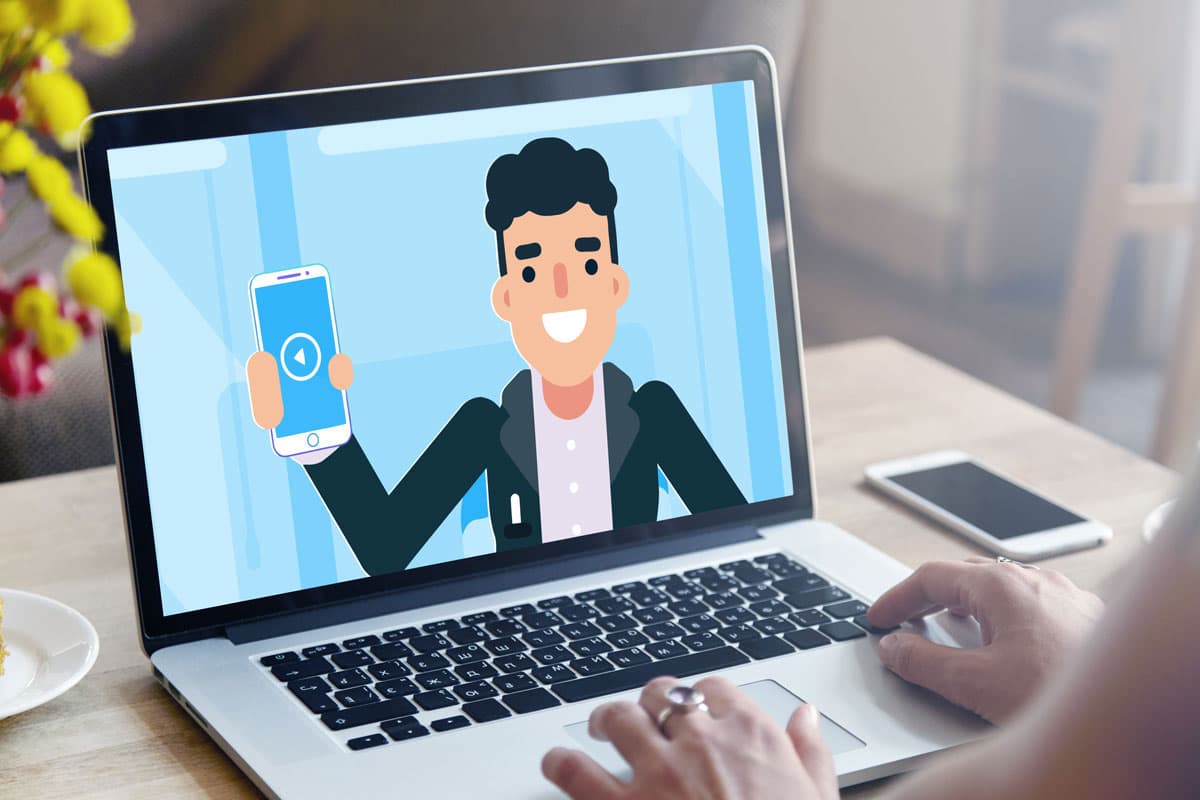 Monitor exibindo vídeo de vendas